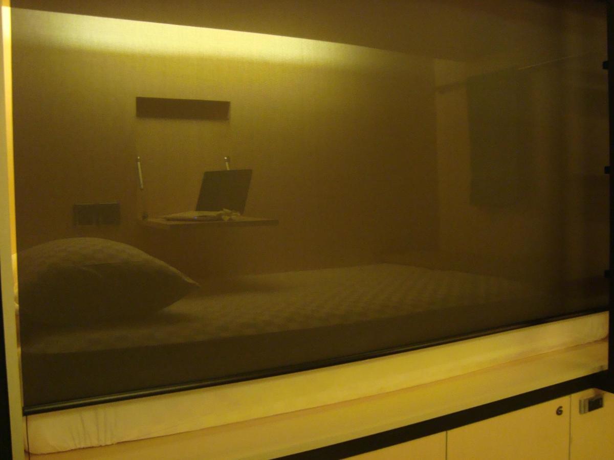 Bali Caps Hostel กูตา ภายนอก รูปภาพ