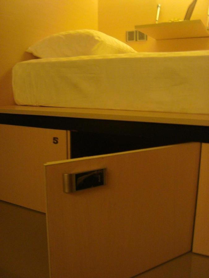 Bali Caps Hostel กูตา ภายนอก รูปภาพ