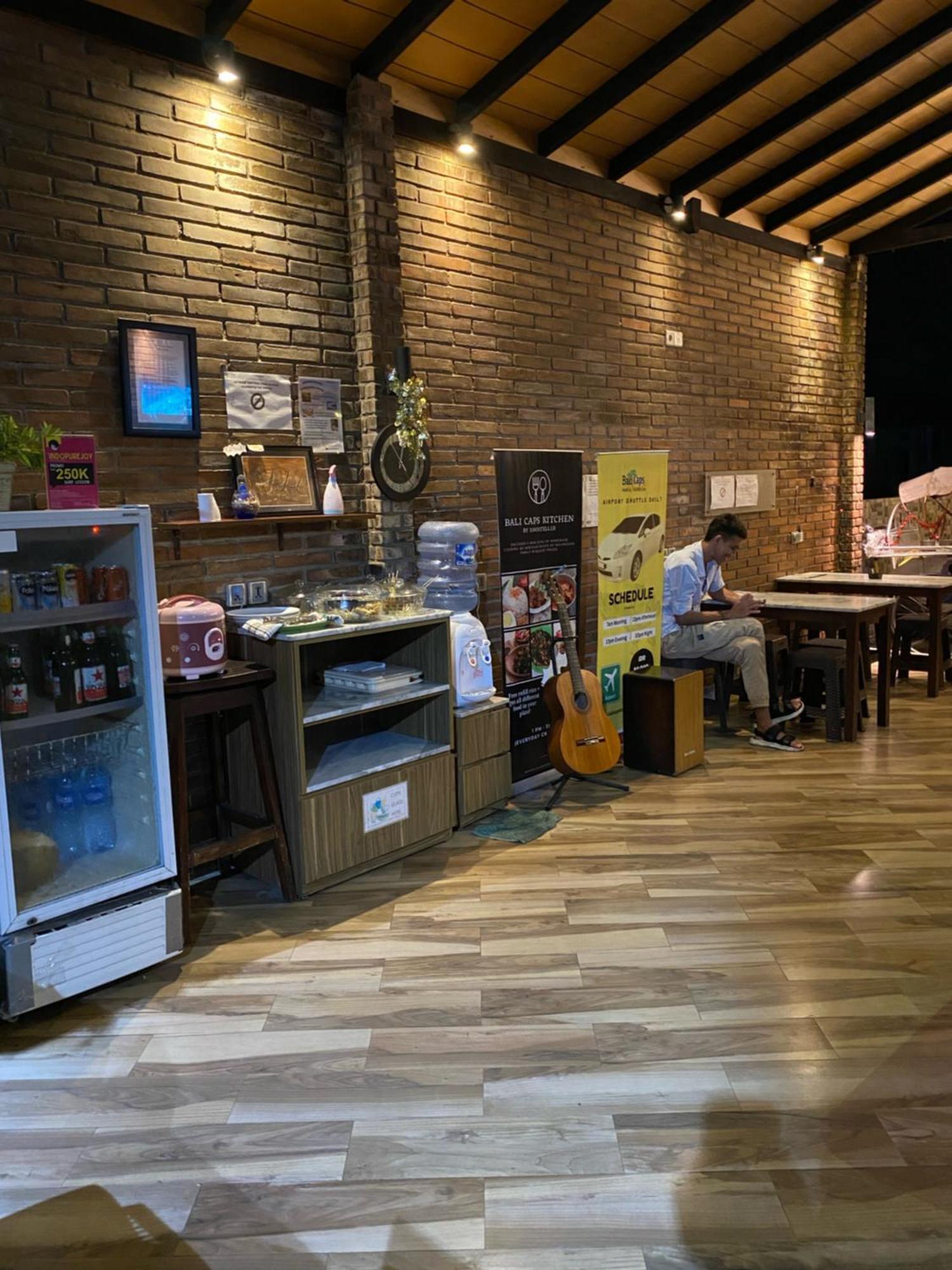 Bali Caps Hostel กูตา ภายนอก รูปภาพ