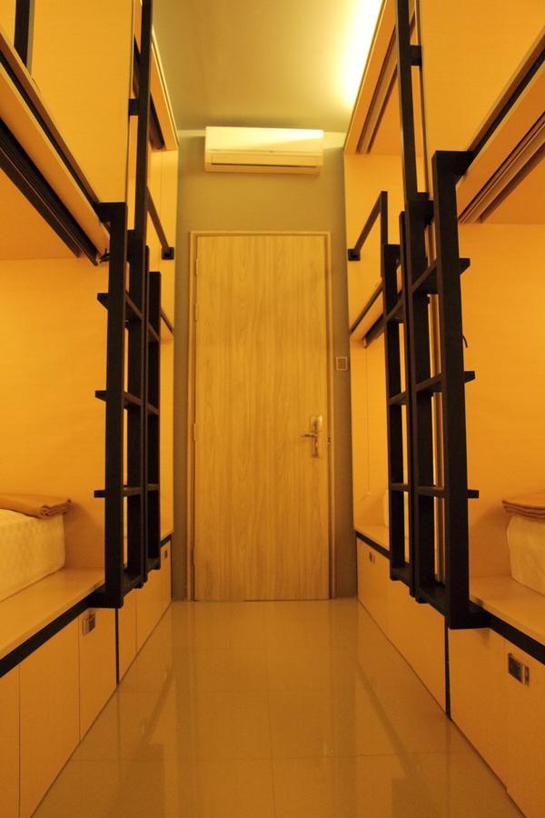 Bali Caps Hostel กูตา ภายนอก รูปภาพ