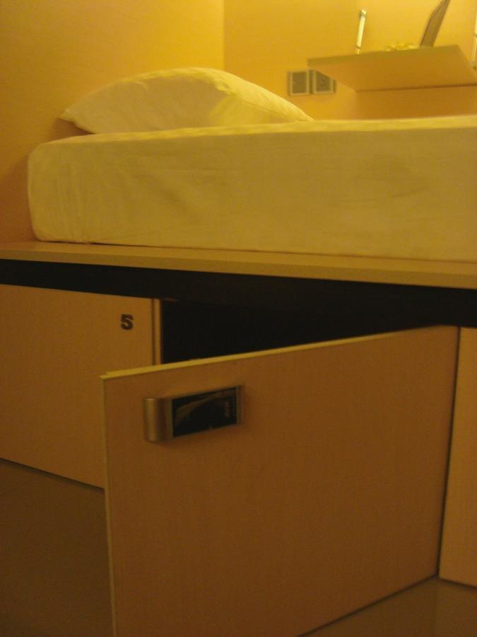 Bali Caps Hostel กูตา ภายนอก รูปภาพ