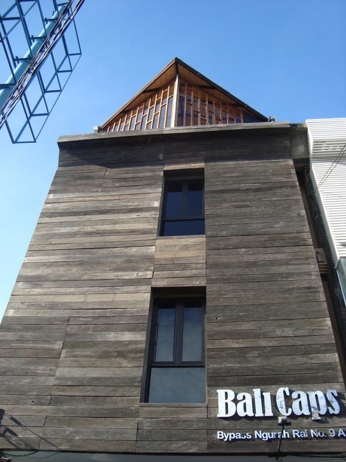 Bali Caps Hostel กูตา ภายนอก รูปภาพ