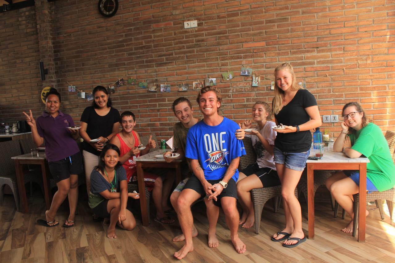 Bali Caps Hostel กูตา ภายนอก รูปภาพ