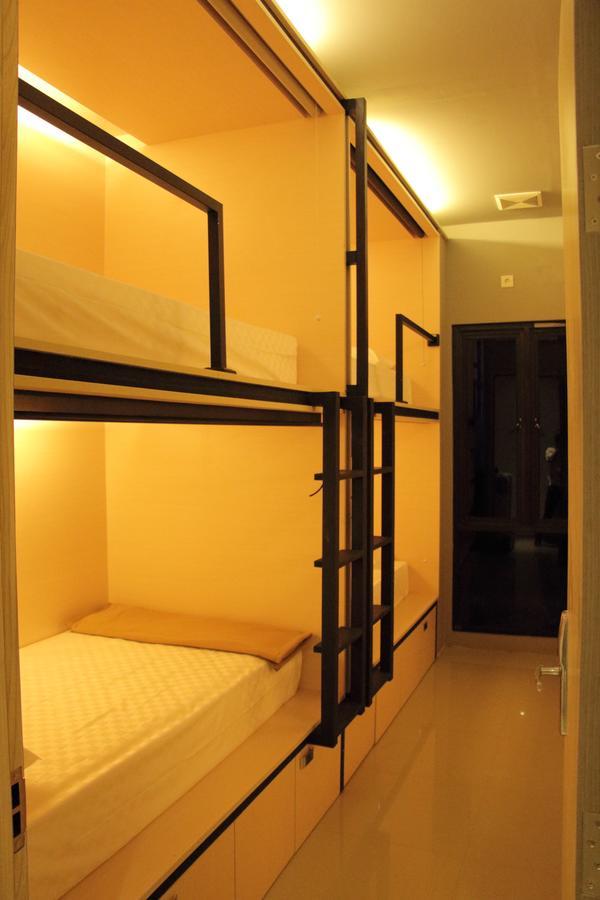 Bali Caps Hostel กูตา ภายนอก รูปภาพ