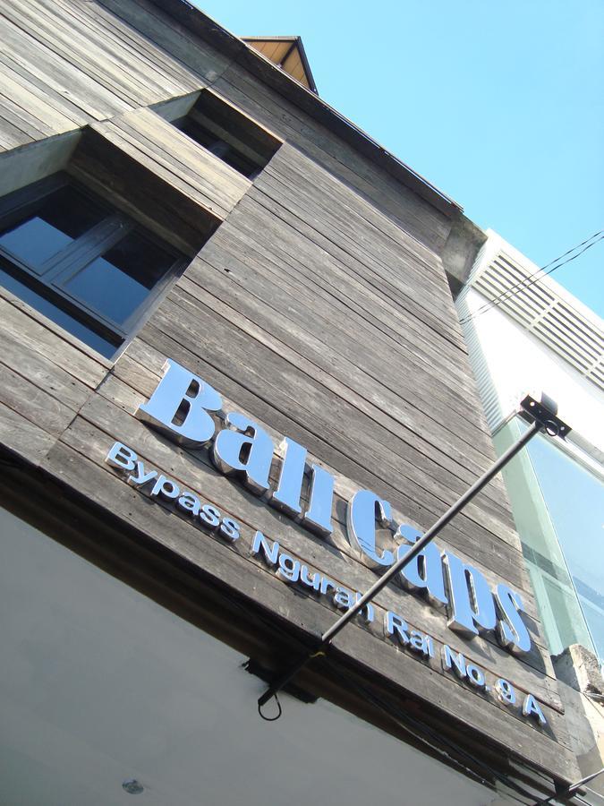 Bali Caps Hostel กูตา ภายนอก รูปภาพ