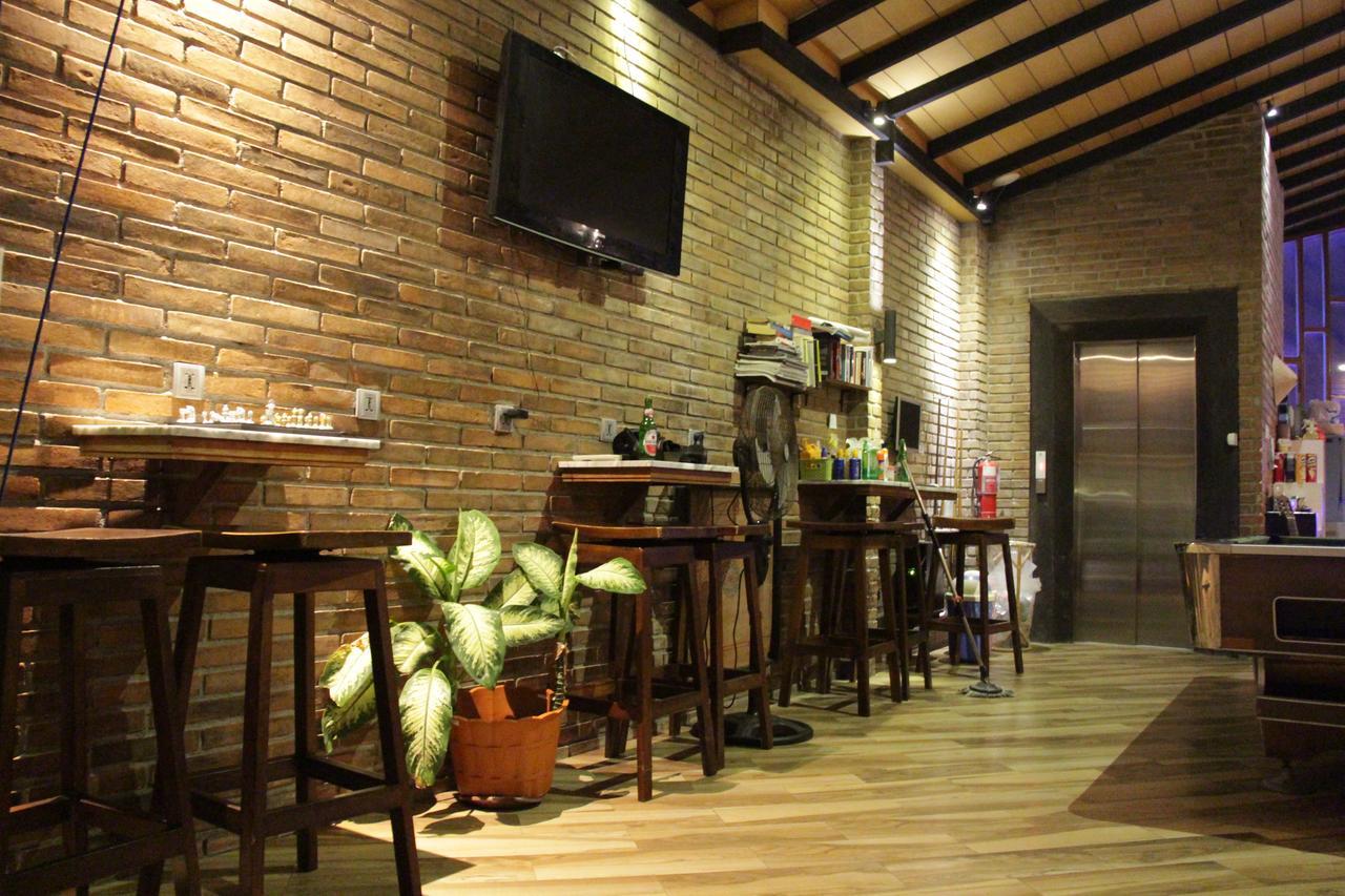 Bali Caps Hostel กูตา ภายนอก รูปภาพ